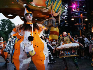 新款万圣节巡游服装景区乐园演出服定制高跷小丑服装园区派对