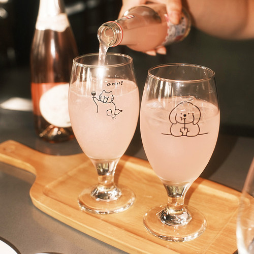 原创简笔画卡通玻璃高脚杯