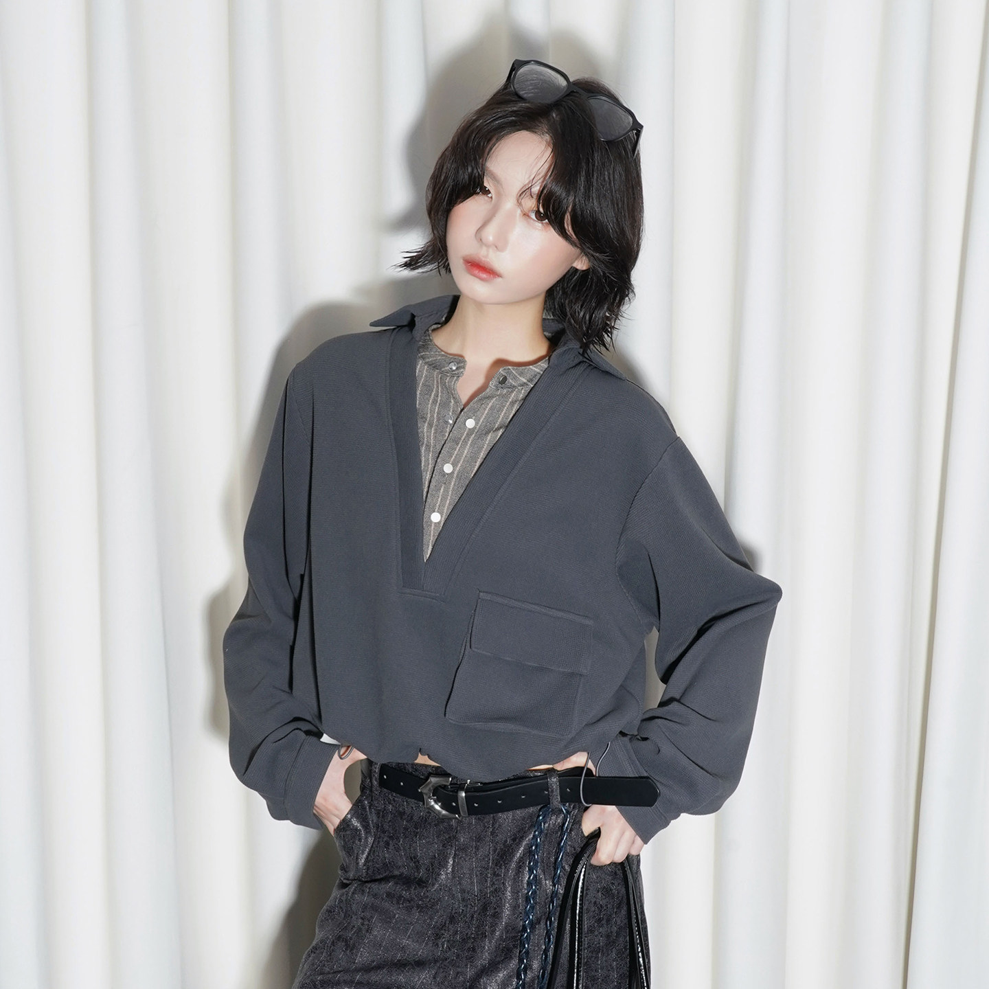 万有引力博物馆 假两件V领卫衣女秋季2025年新款下摆抽绳短款上衣