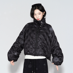万有引力博物馆波点直充轻量羽绒服女冬季高立领轻薄款白鸭绒外套