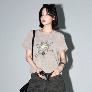上衣 短款 万有引力博物馆「星轨调频」原创印花正肩短袖 T恤女夏季