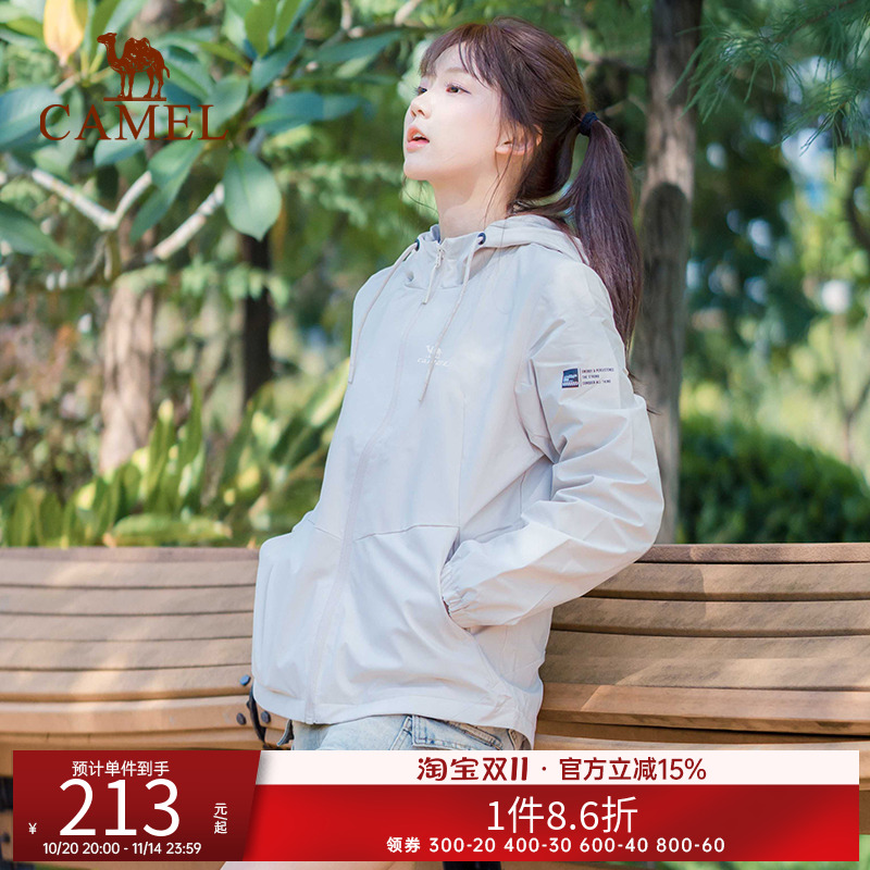 骆驼运动女连帽加绒外套防风保暖