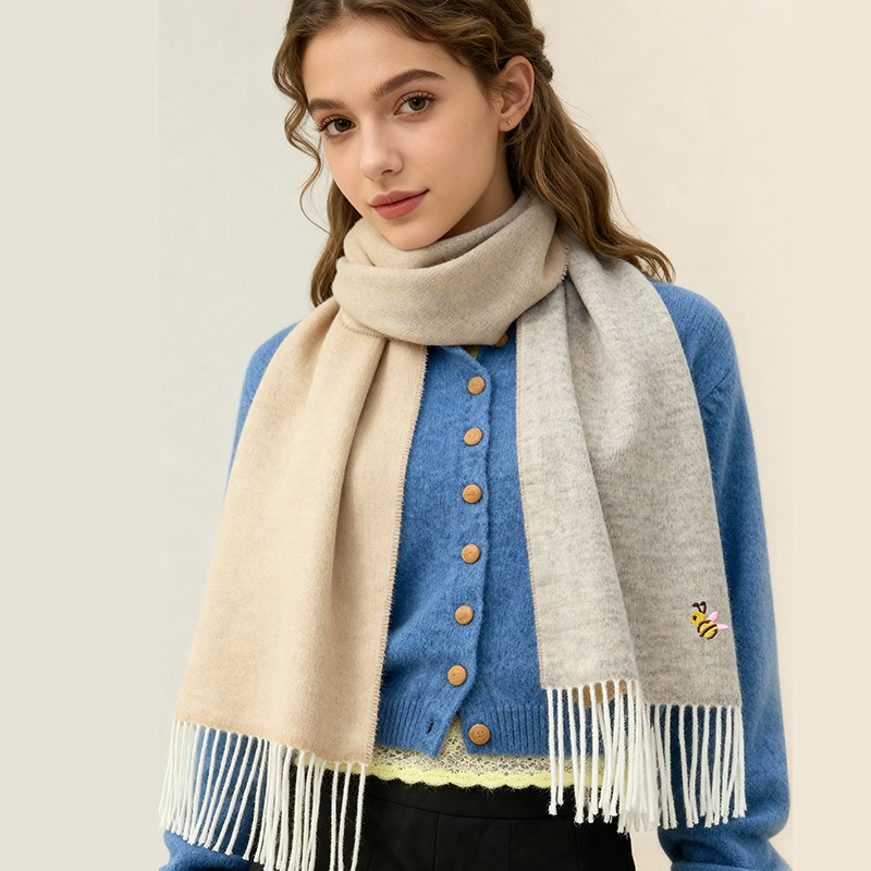 JESSIEJANE刺绣羊毛围巾女秋冬季白色纯色可爱高级感送女朋友礼物