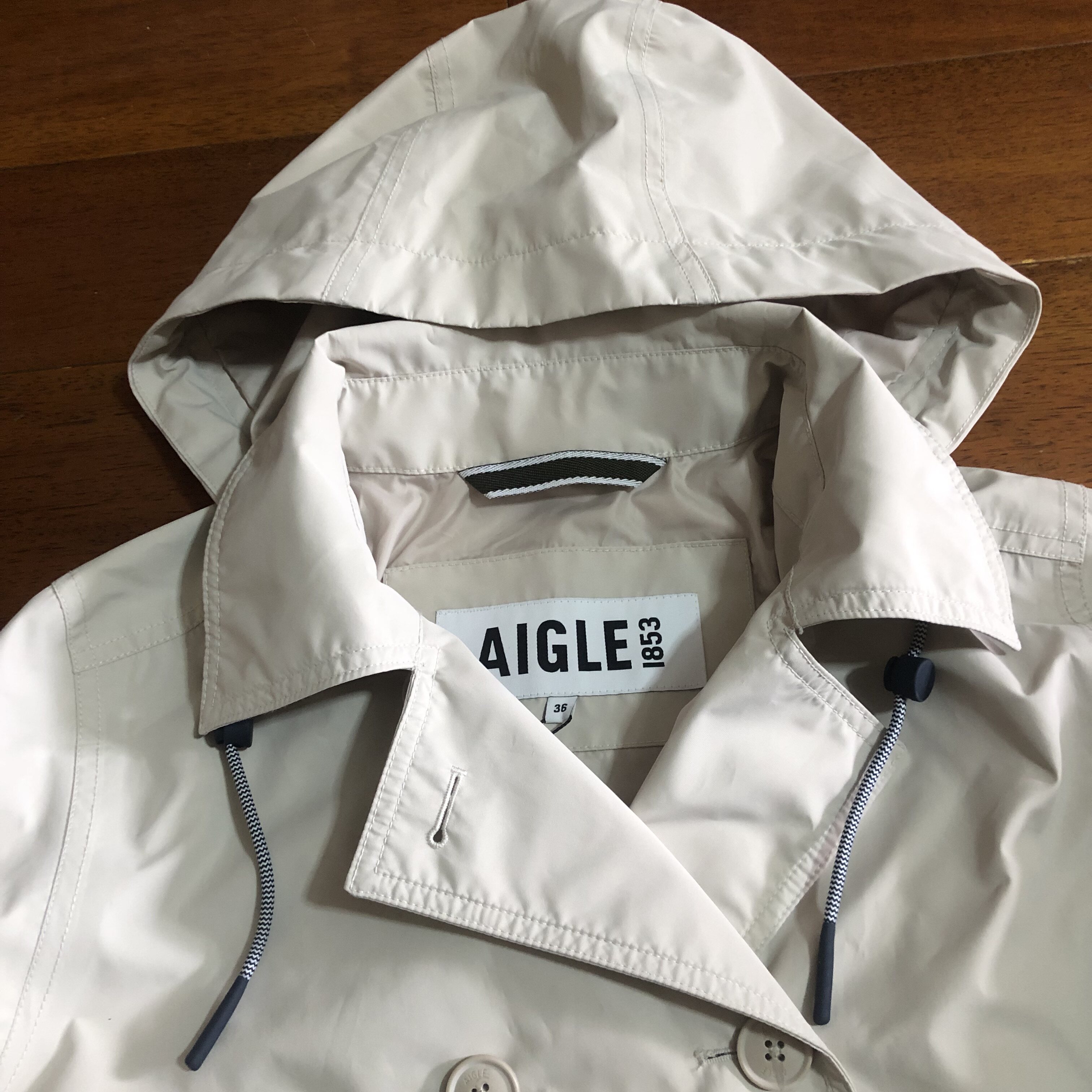 AIGLE短款防水双排扣风衣图片