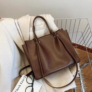 网红爆款托特包包女2025新款冬季简约质感单肩包大容量通勤腋下包