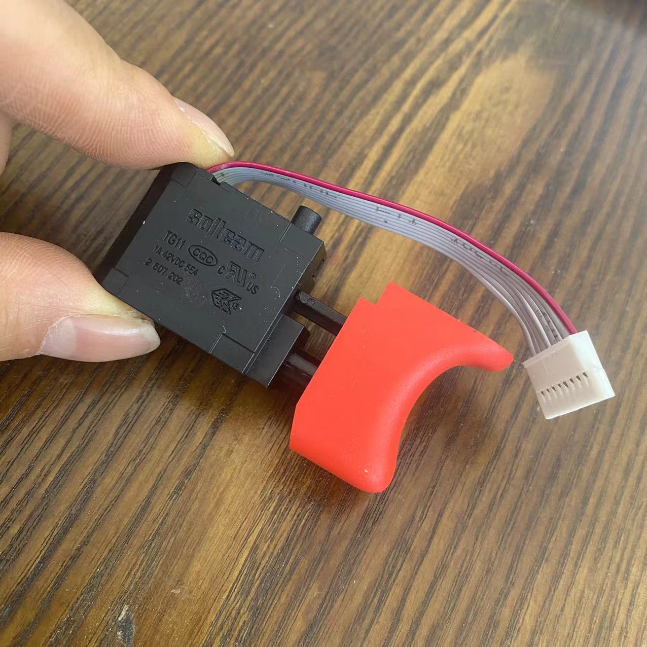 博世电动扳手GDS18V-400开关