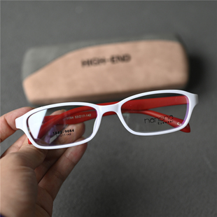 白色女士老花镜超轻女款老花眼镜防蓝光抗疲劳高清平光镜框TR90