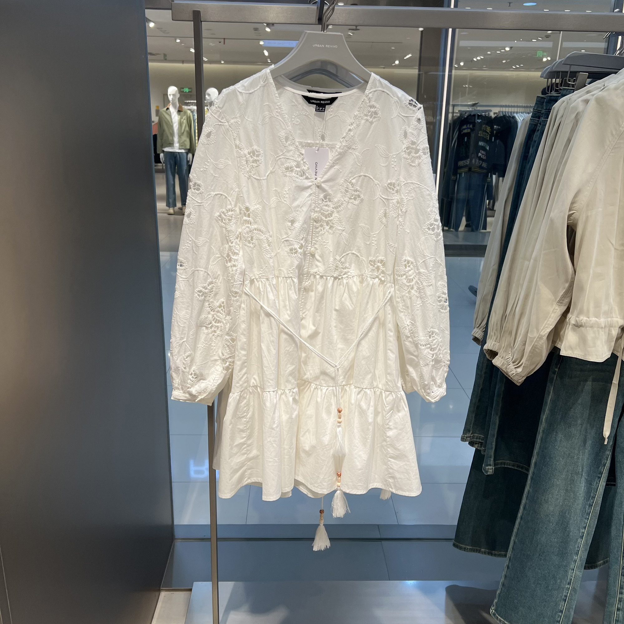 UR国内代购2025秋季女休闲镂空刺绣流苏串珠纽扣连衣裙UWH750123