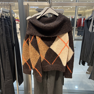 UR国内代购2025冬季女装休闲复古一字领撞色菱格针织衫UWH960012