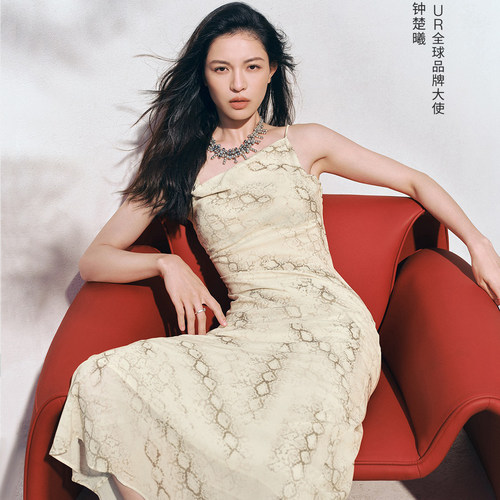 UR国内代购2026春季女装钟楚曦同款蛇纹荡领吊带连衣裙UWJ760032