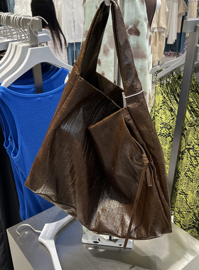 UR国内代购2025夏季女士时尚复古风擦色油蜡皮单肩包UAWB50143