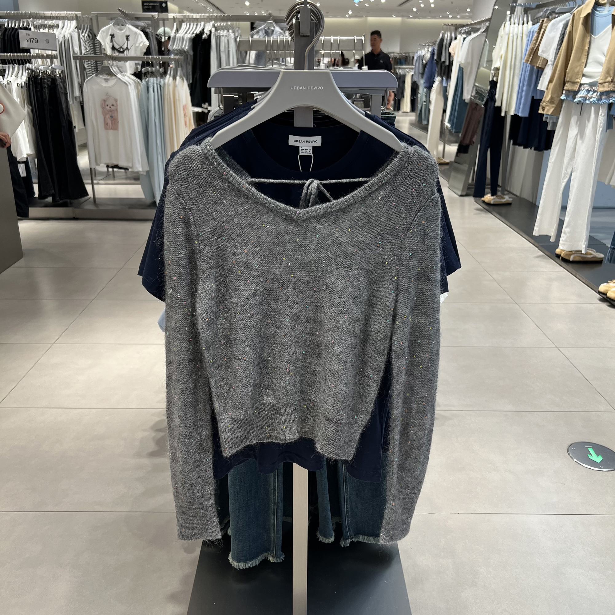 UR国内代购2025秋季女装休闲时尚亮片系带短款针织衫UYL950154