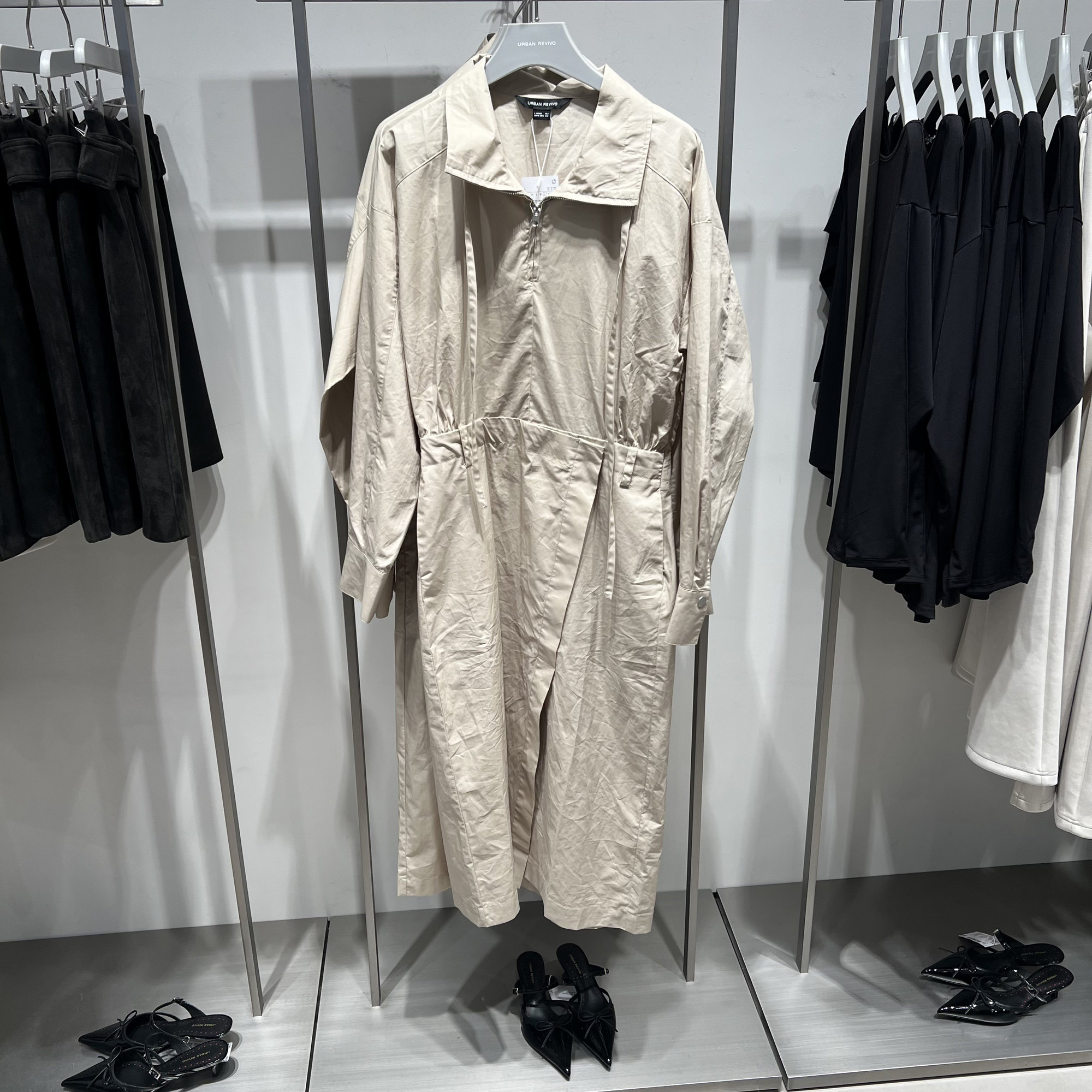 UR国内代购2025春季女装潮流设计感长款解构立领连衣裙UWJ750009