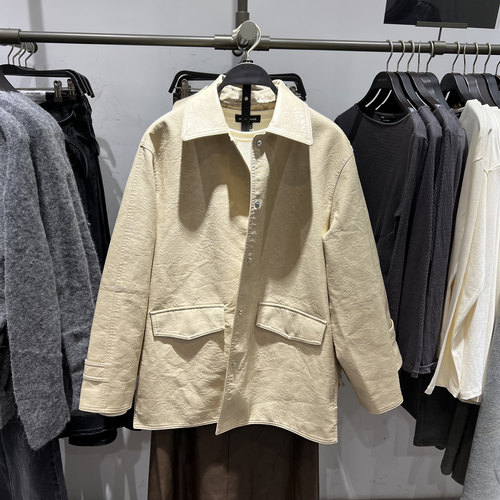 UR国内代购2025冬季女装都市PU翻领对称翻盖口袋外套UWU150033