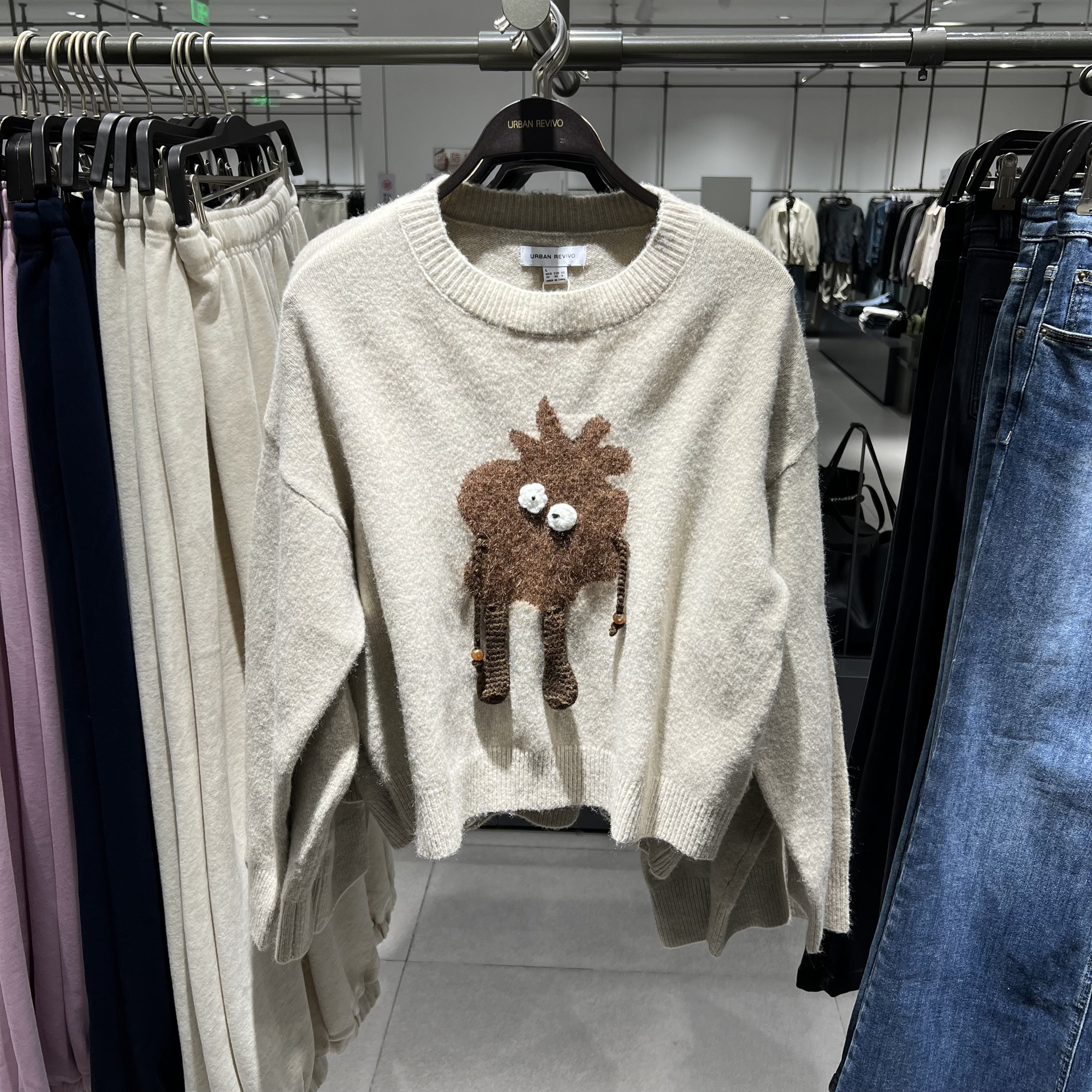 UR国内代购2025冬季女装趣味休闲立体图案圆领针织衫UYY950156