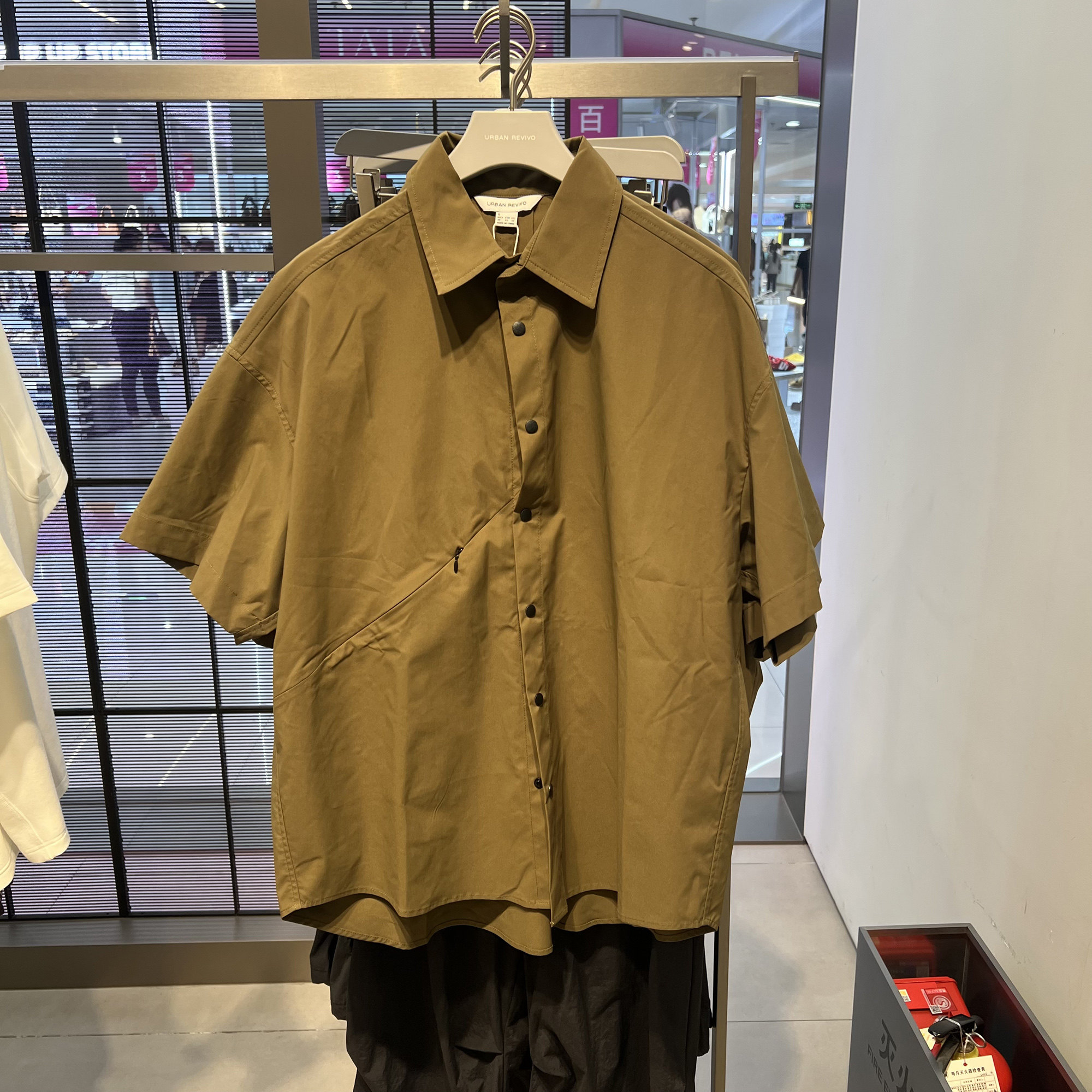 UR国内代购2026夏季男装设计感通勤斜拉链翻领开襟衬衫UUV260021