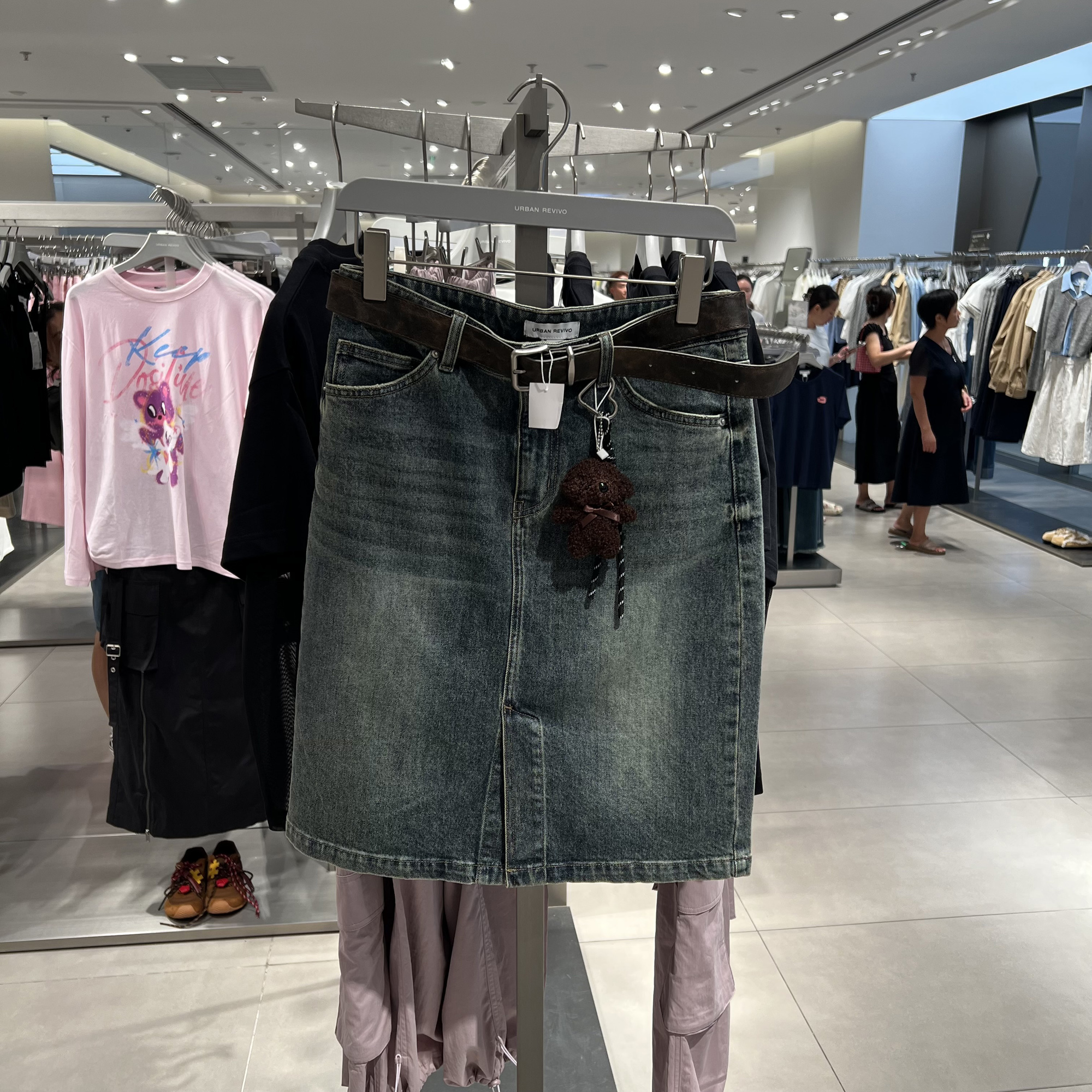 UR国内代购2025秋季女流光风复古水洗腰带挂饰牛仔半裙UYV850132
