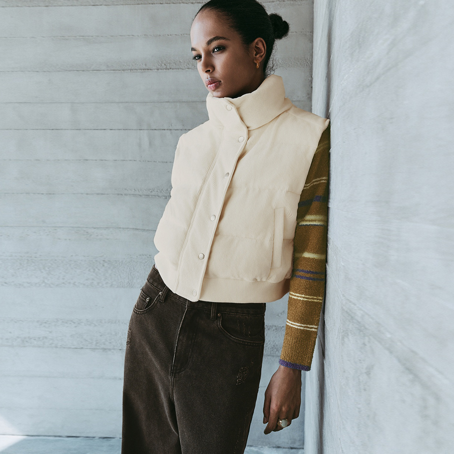 UR国内代购2025冬季女装休闲简约灯芯绒高立领无袖棉服UYY150065