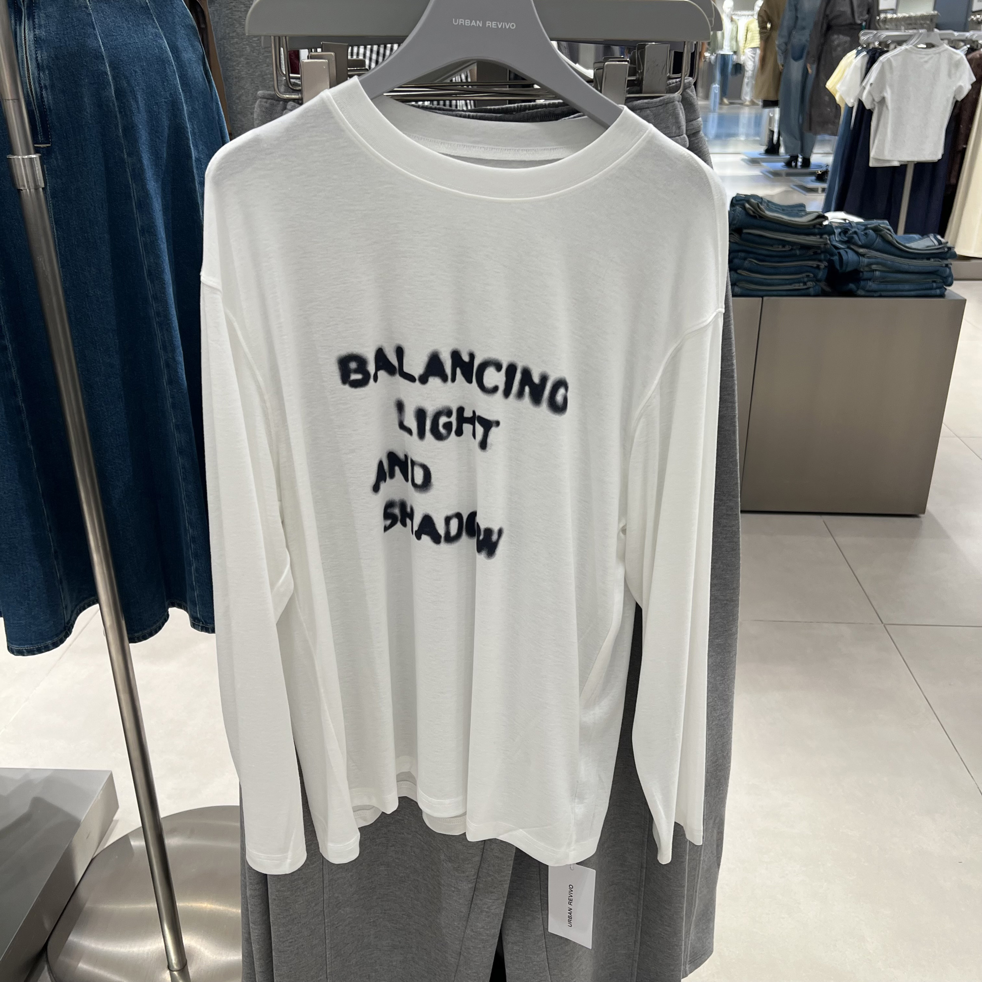 UR国内代购2025秋季女装休闲简约晕染字母印花长袖T恤UWU450041