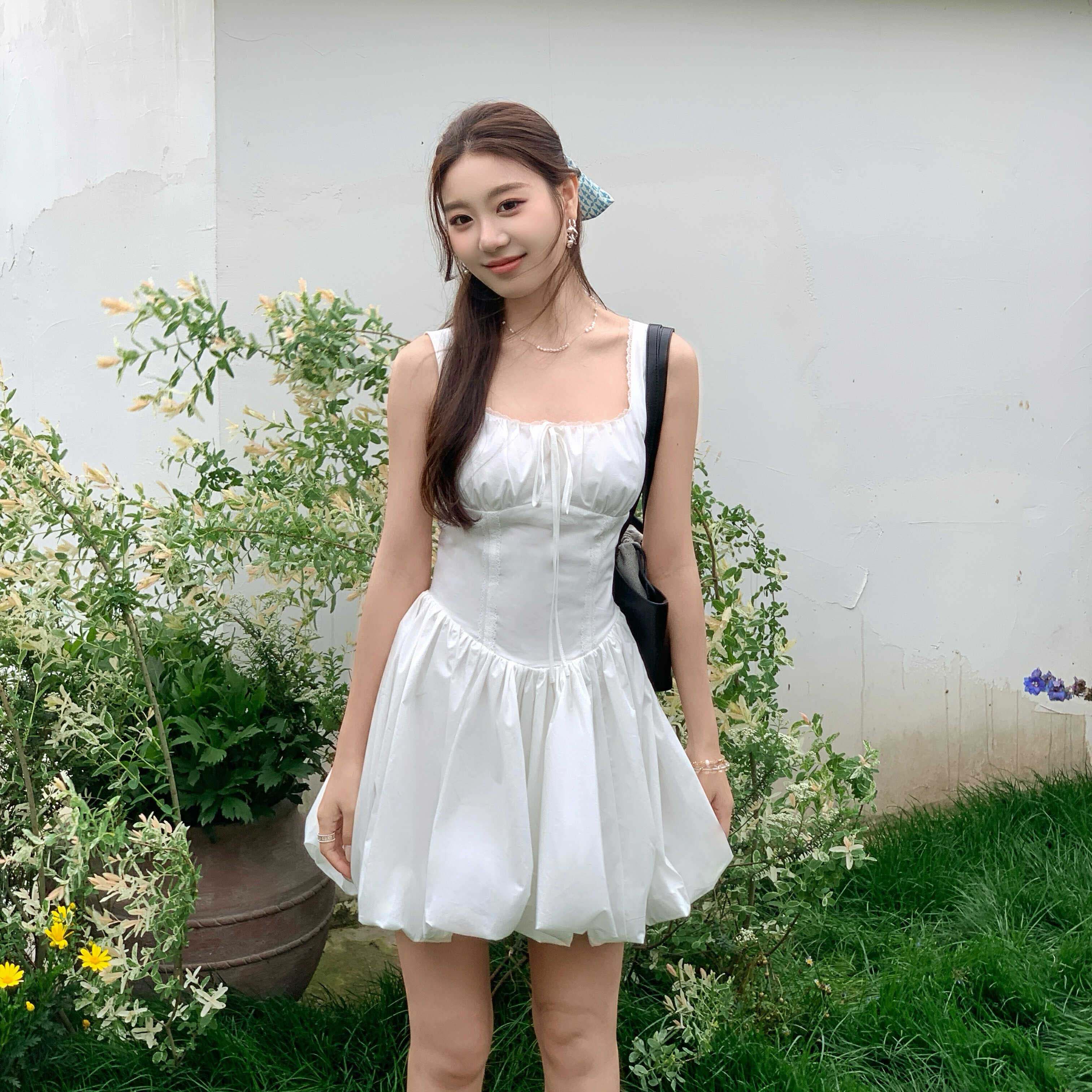 UR国内代购2026夏季女都市蕾丝花边系带吊带花苞连衣裙UYU760086