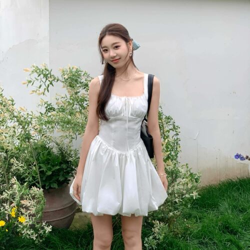 UR国内代购2026夏季女都市蕾丝花边系带吊带花苞连衣裙UYU760086