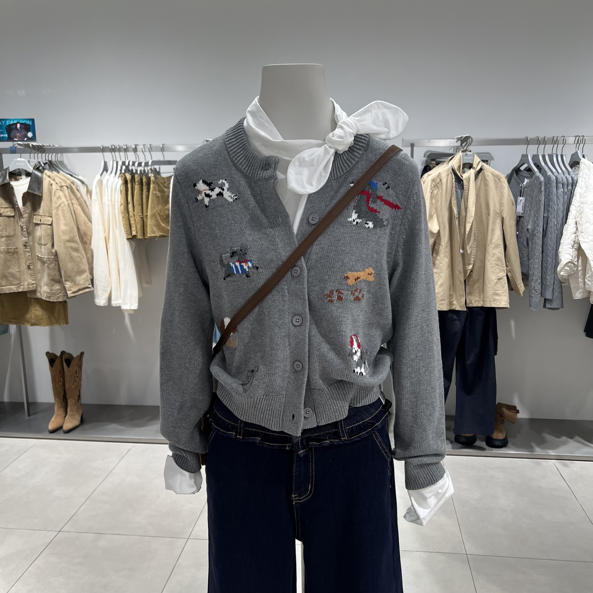 UR国内代购2025冬季女装休闲童趣小狗图案排扣针织开衫UYY950107