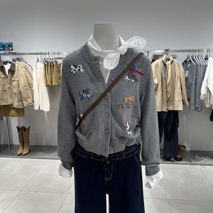 UR国内代购2025冬季女装休闲童趣小狗图案排扣针织开衫UYY950107