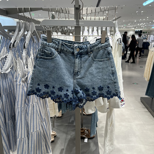 UR国内代购2025春季女装简约休闲镂空花型肌理牛仔短裤UYL850061