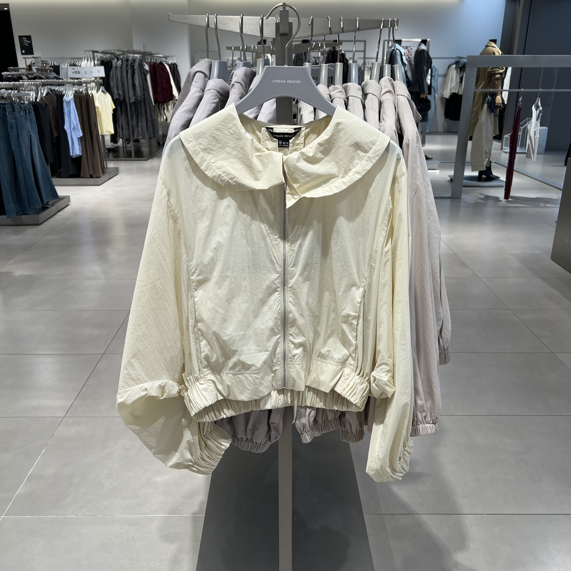 UR国内代购2025秋季女装户外休闲荷叶边拉链系带外套UWH150092