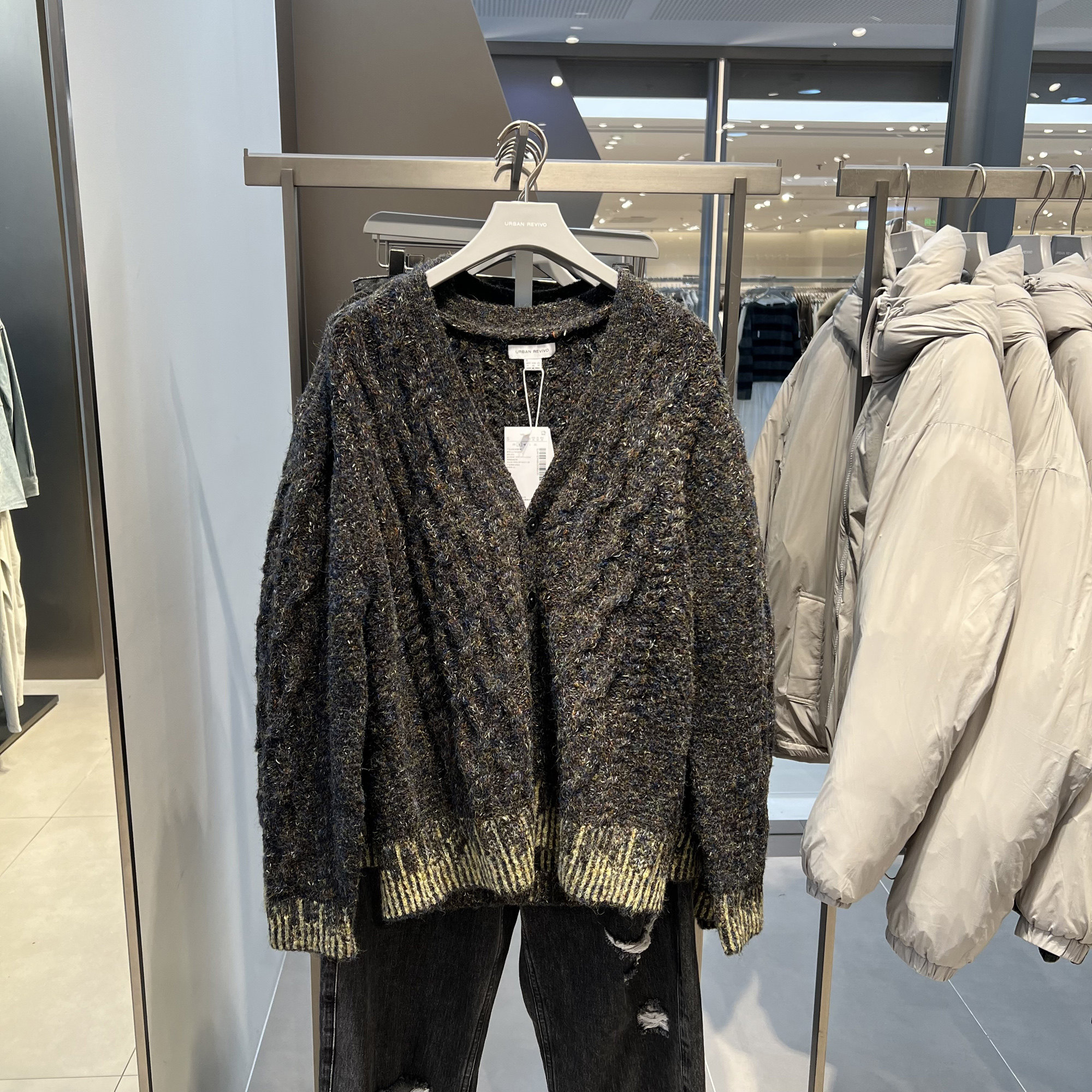 UR国内代购2025冬季男装时尚潮流花纱撞色V领针织开衫UUV950031