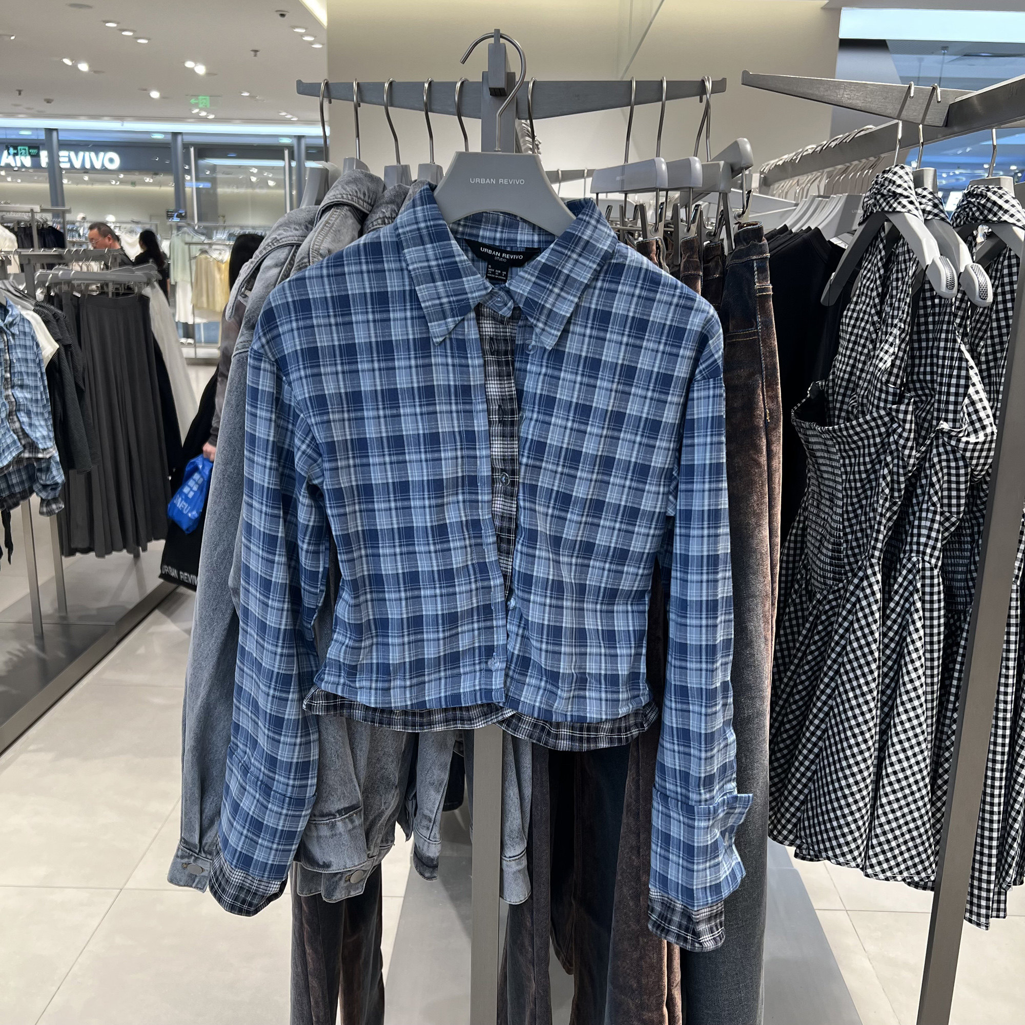 UR国内代购2025秋季女装设计感拼接格纹荷叶边开襟衬衫UWA250010