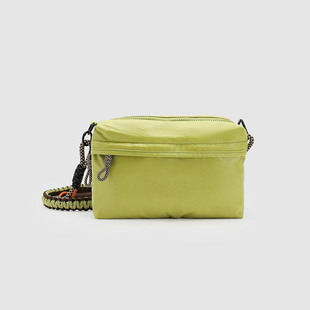 UR国内代购2026春季新款男士百搭运动机能多巴胺斜挎包UAMB60017