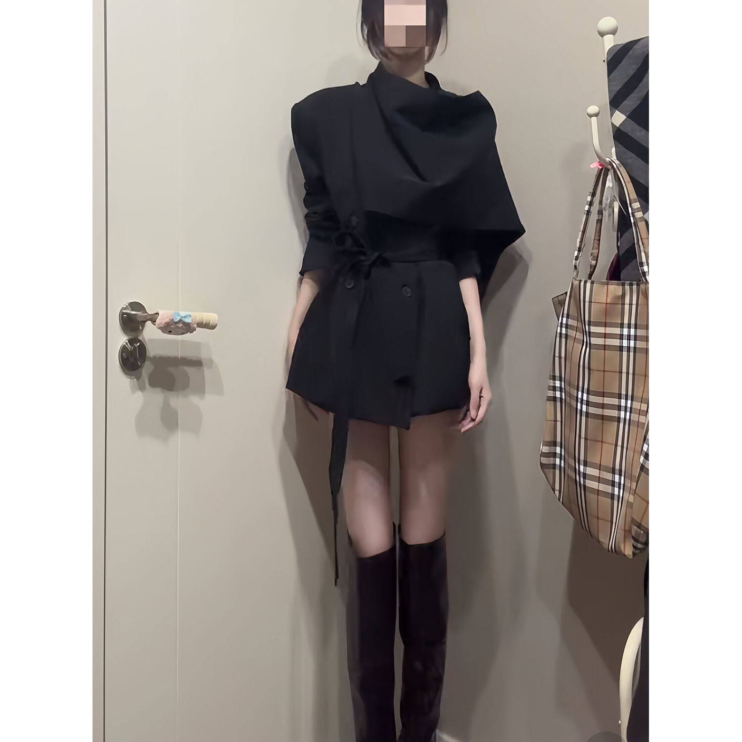 大码女装胖妹韩系显瘦气质高智感灰色绑带高领毛呢外套短款黑武士