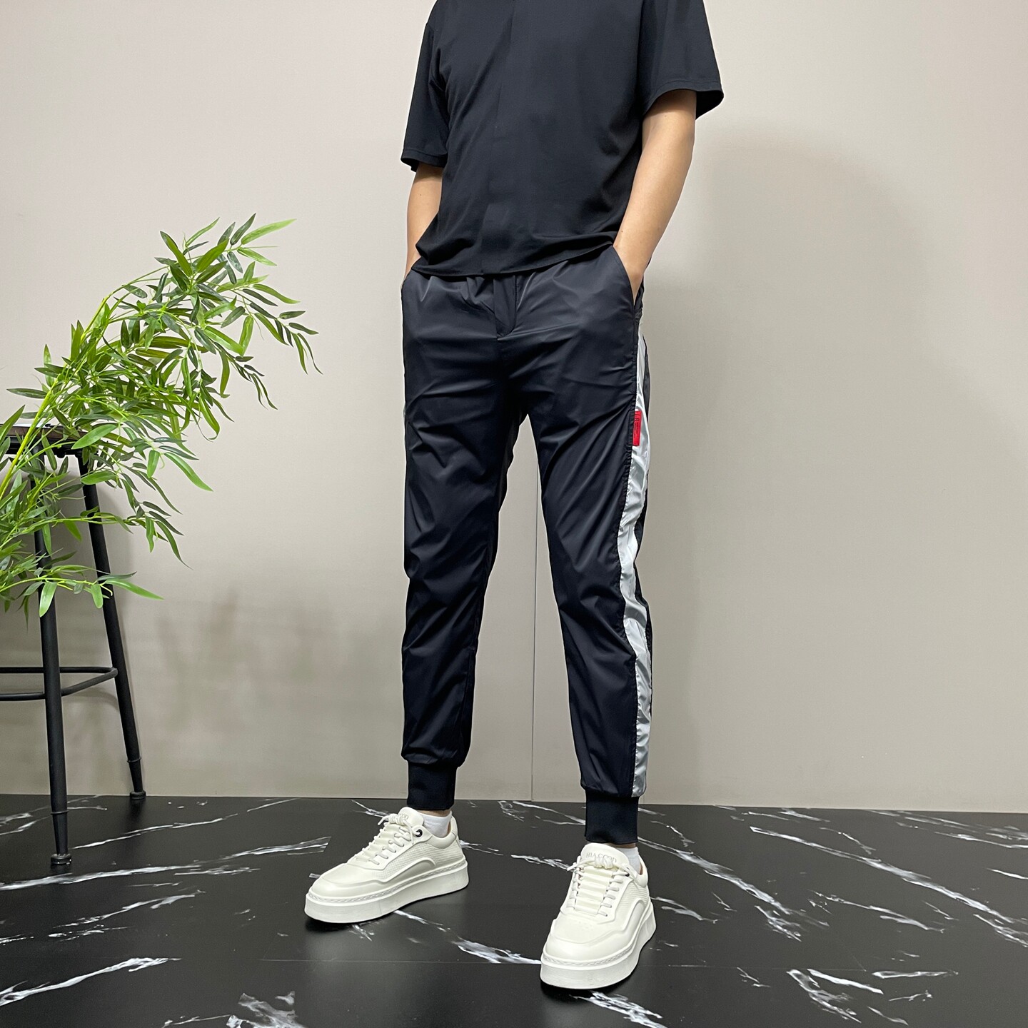 男士黑色拼接条纹束脚裤子夏季薄款修身运动休闲裤个性潮流九分裤