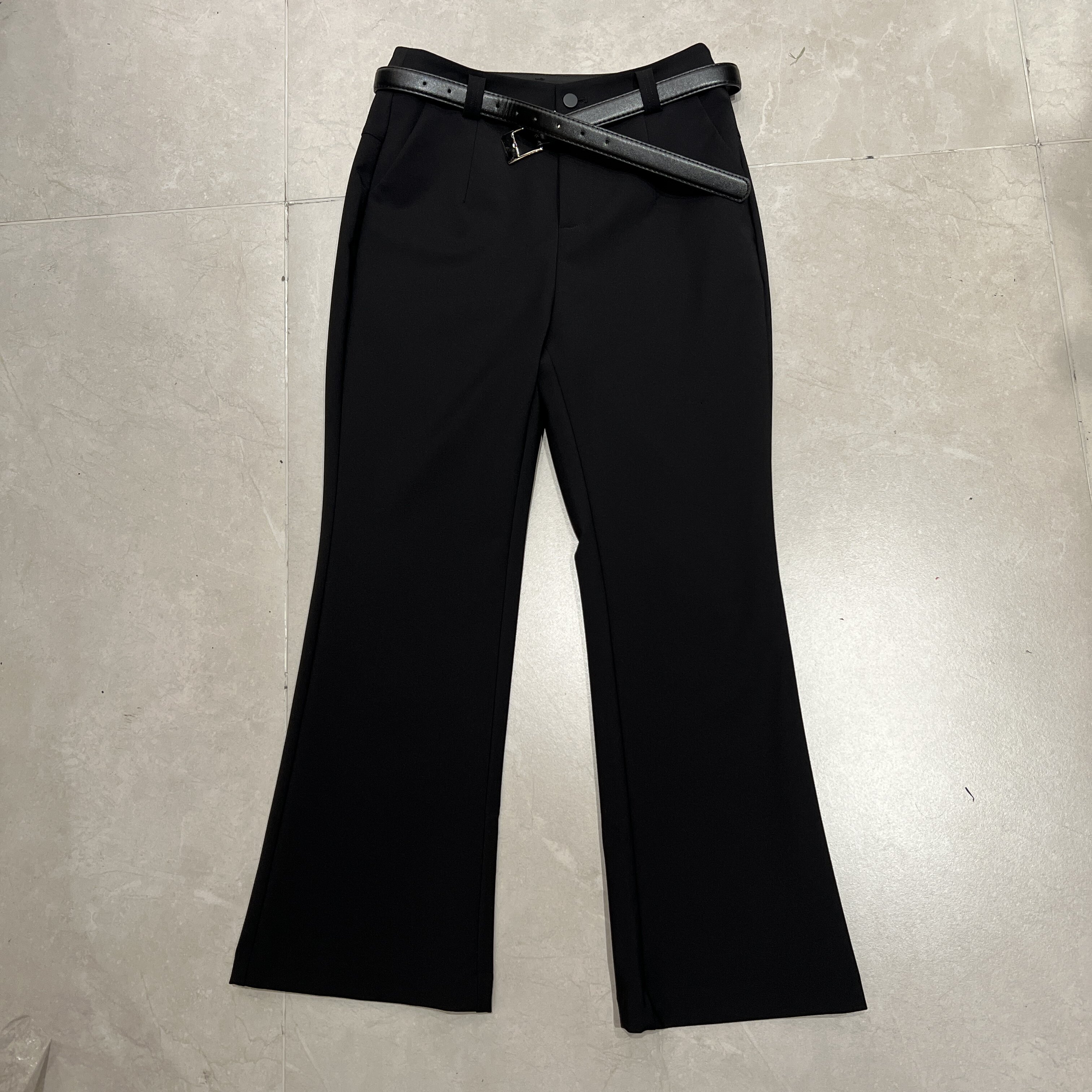 欧货2026春新款时尚简约通勤超好看小个子九分黑色西装微喇休闲裤