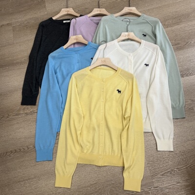 欧货2026春季新款欧货时尚圆领单排扣刺绣小马长袖绵羊毛针织开衫