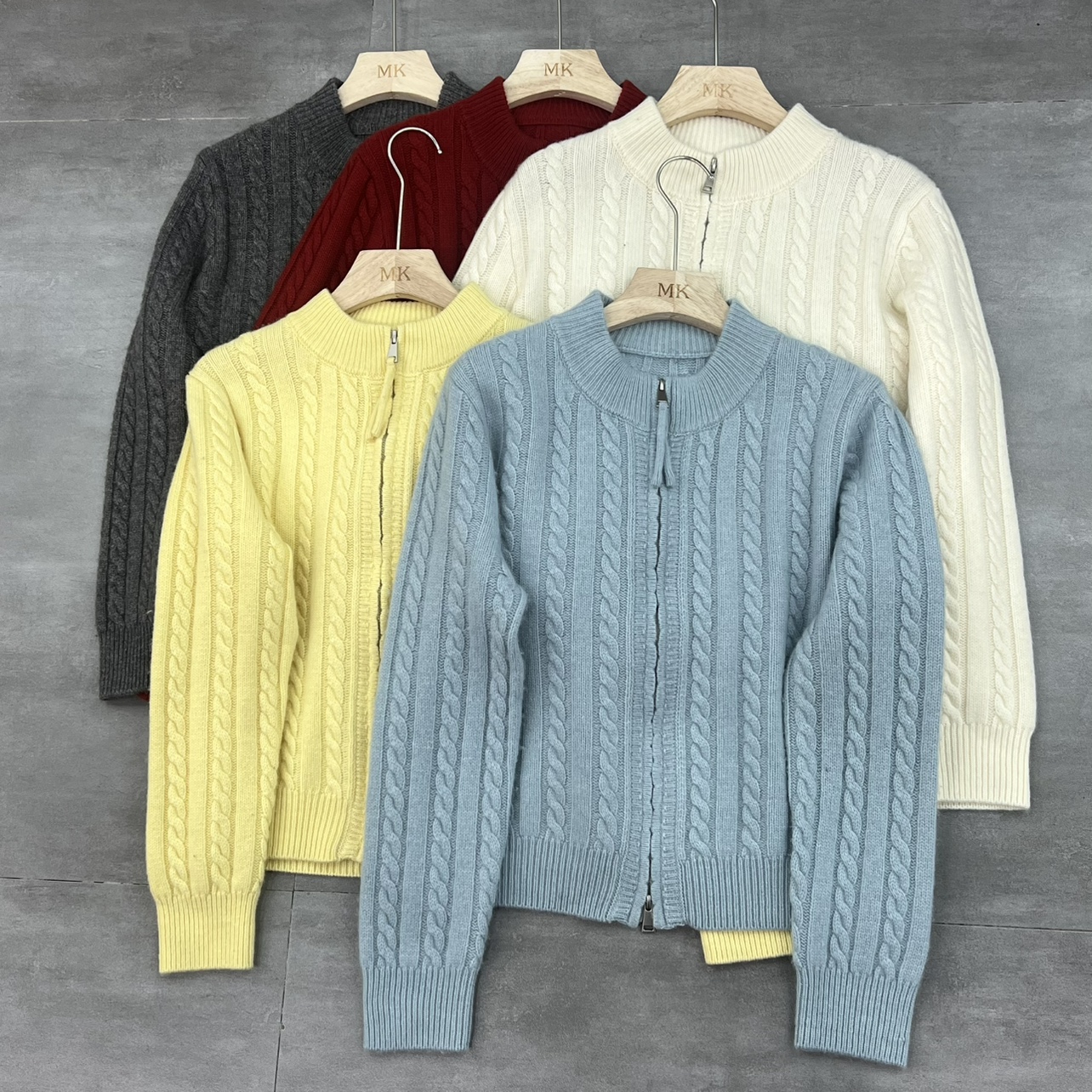 欧货女装冬季新款时尚圆领拉链麻花软糯湖蓝色毛衣山羊绒针织衫潮