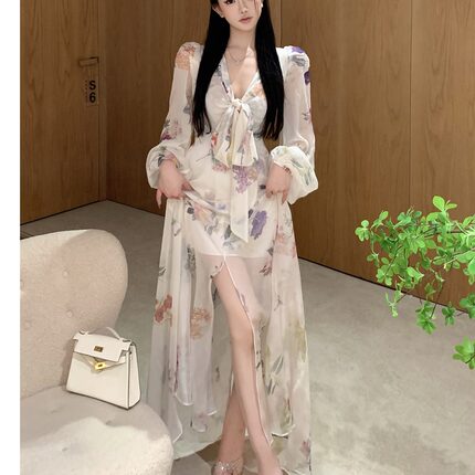 2025法式温柔风v领碎花长袖连衣裙仙女蝴蝶结收腰纯欲开叉长裙子