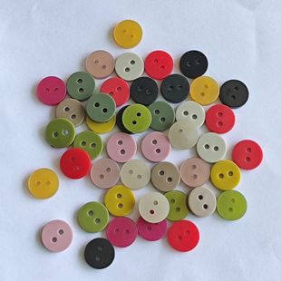 红橙黄绿青蓝紫新款两眼衬衫纽扣实色不褪色T恤衬衣男女用钮扣子