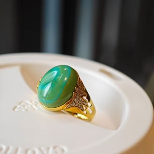 18K金镶嵌精品原矿绿松水波纹戒指很有特色的蛋面花纹颜色特别