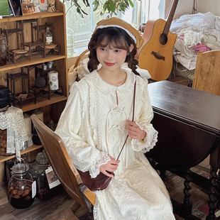 森系温柔复古盘扣蕾丝连衣裙加绒加厚收腰显瘦娃娃裙打底裙长裙子