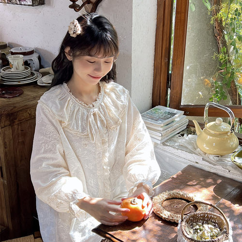 森系温柔蕾丝娃娃领长袖衬衫