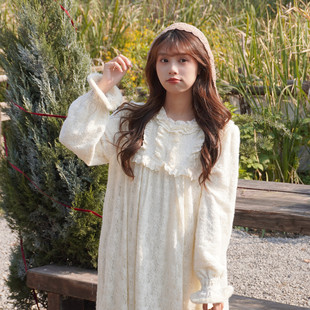 森系冬季加绒加厚蕾丝连衣裙温柔少女木耳边花边领唯美打底裙长裙