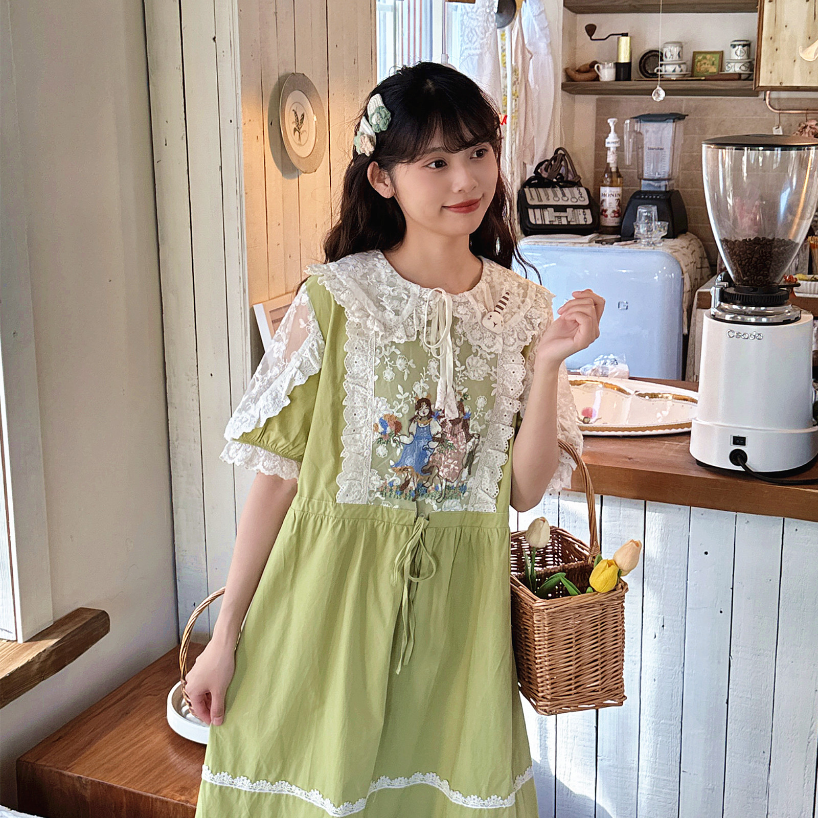森系少女宫廷风网纱蕾丝裙田园绣花娃娃领收腰显瘦公主裙连衣裙