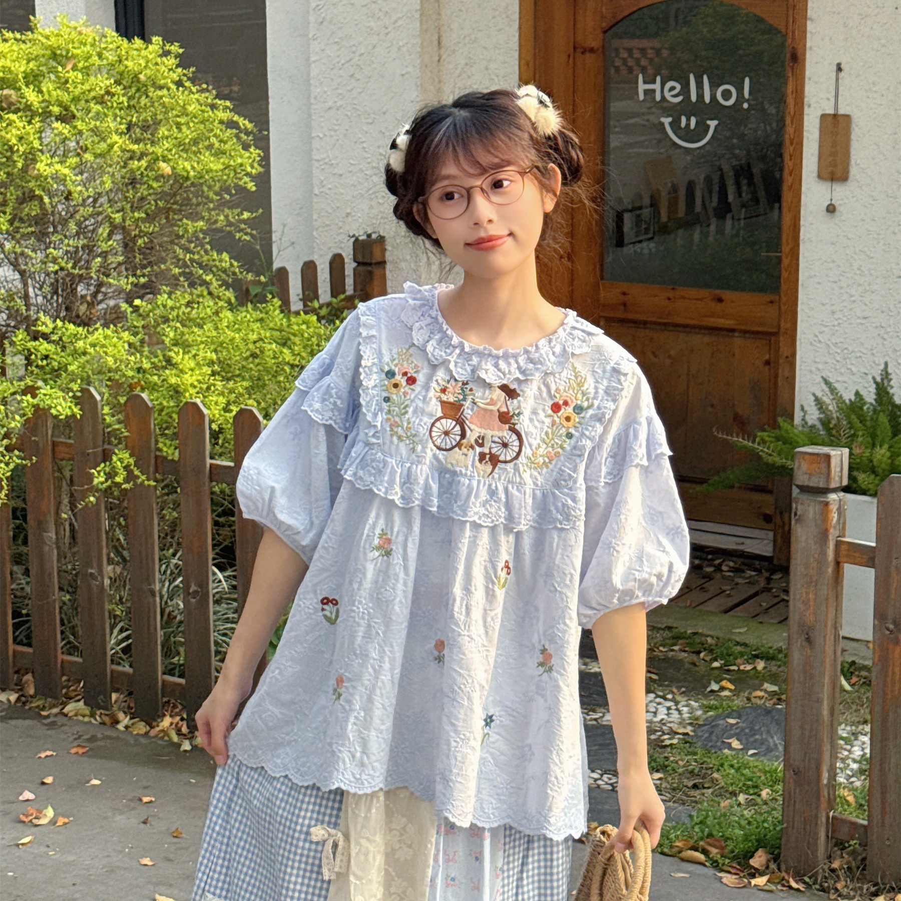 夏季森系小清新浅蓝色胸前复古刺绣娃娃衫灯笼袖减龄宽松纯棉衬衫