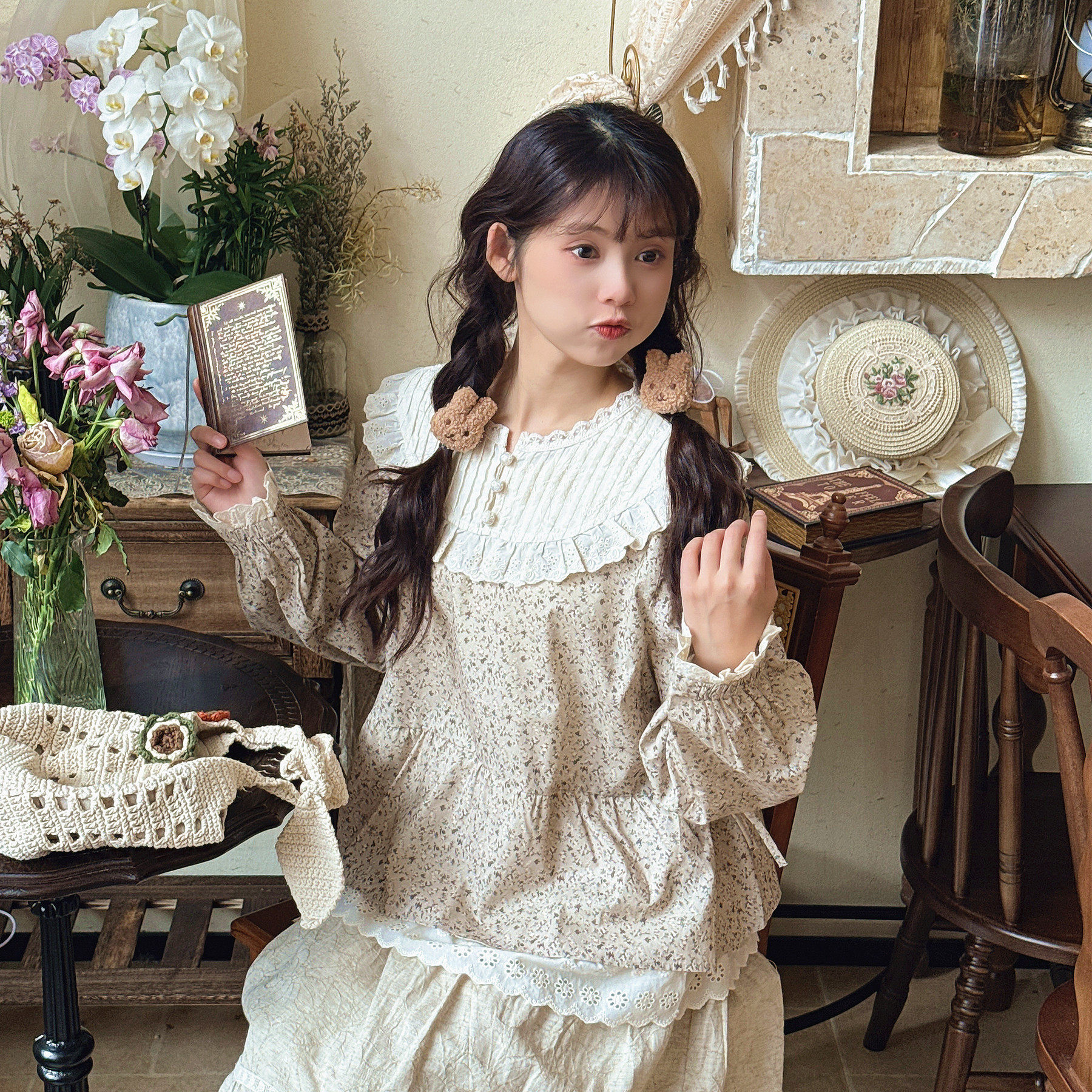 森系复古碎花灯笼袖娃娃衫下摆蕾丝花边拼接宽松减龄衬衫收腰上衣