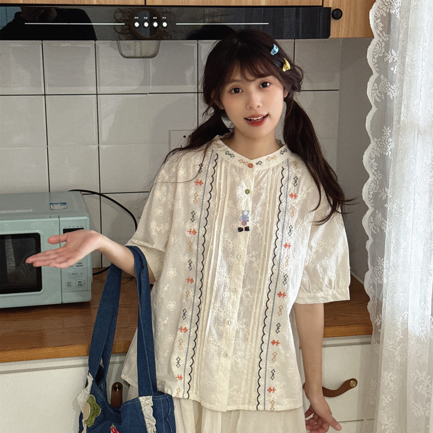 夏季温柔复古精致彩色刺绣内搭衬衫森系立领灯笼袖叠穿减龄上衣