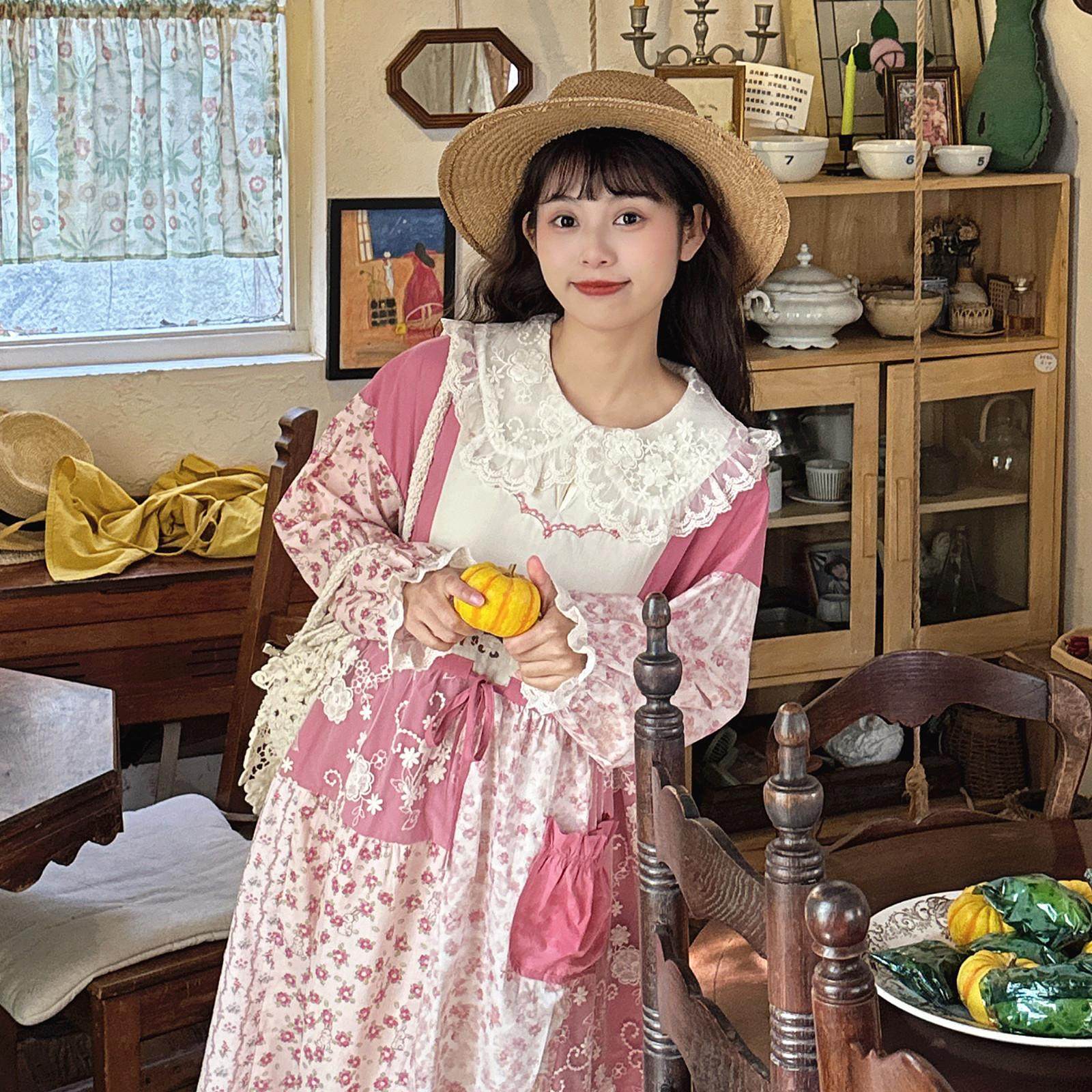 森系甜美少女粉色蕾丝拼接碎花长袖收腰连衣裙田园风娃娃领长裙子