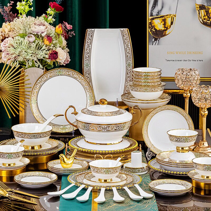 高档餐具套装欧式景德镇骨瓷碗盘家用轻奢浮雕金陶瓷碗碟盘筷组合