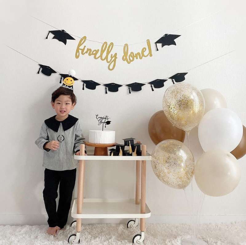 毕业季派对装饰拉旗finally done拉花博士帽幼儿园毕业照拍照道具